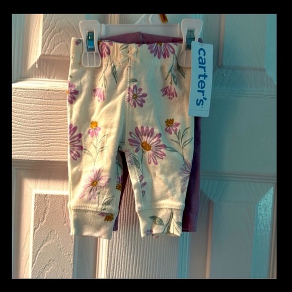 2- pairs Carter’s Newborn pants - Picture 5 of 8